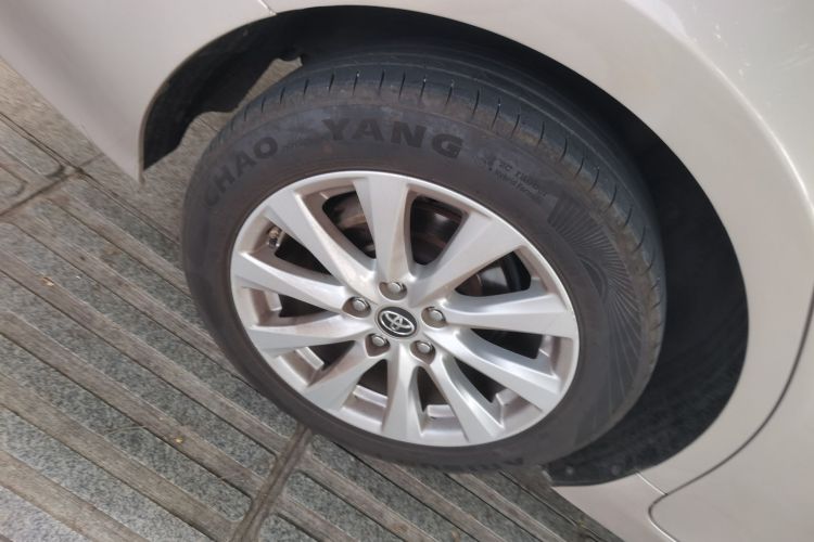 丰田 凯美瑞 2018款 2.0G 豪华版车身外观56