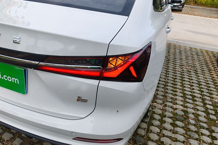 荣威i5 2023款 1.5L CVT尊荣版车身外观6006