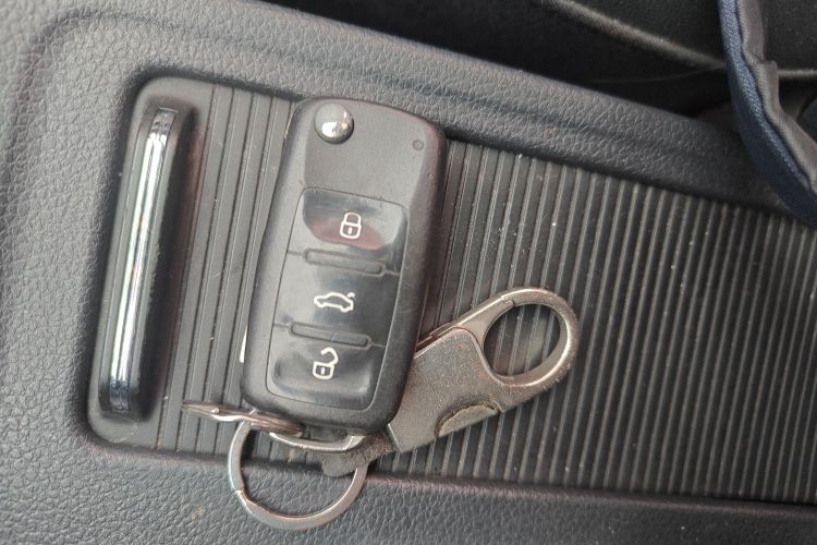 大众 速腾 2015款 1.6L 手动舒适型中控内饰11