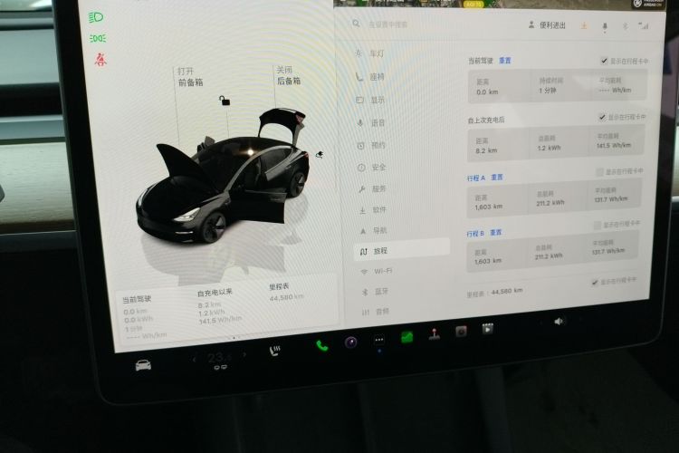 特斯拉 Model 3 2022款 后轮驱动版中控内饰14