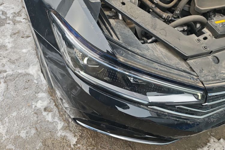 大众 迈腾 2023款 200万辆纪念版 330TSI DSG豪华型车身外观8