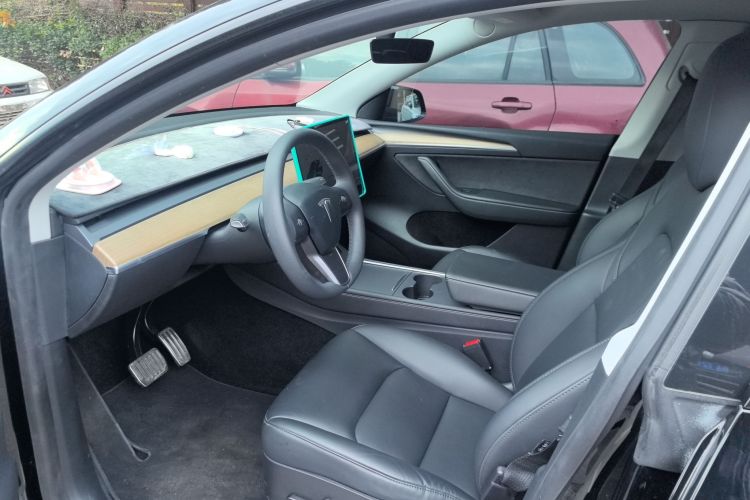 特斯拉 Model Y 2021款 长续航全轮驱动版中控内饰19