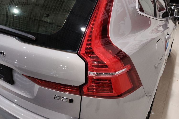 沃尔沃XC60 2023款 B5 四驱智逸豪华版车身外观9