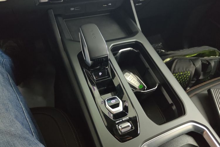 吉利汽车 豪越L 2024款 2.0T DCT尊贵型局部细节18