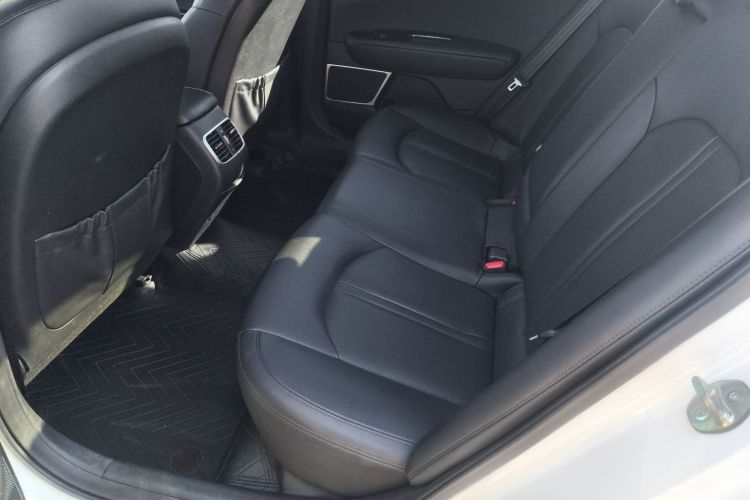 起亚K5 2016款 2.0L 自动LUX中控内饰21