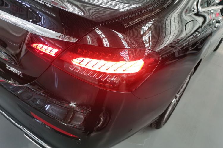 奔驰E级 2023款 改款 E 260 L车身外观9