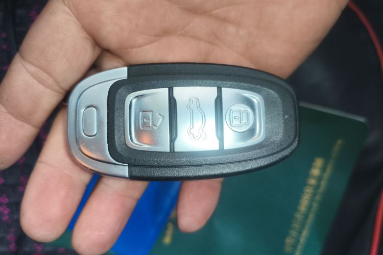 红旗E-QM5 2023款 620km PLUS中控内饰11