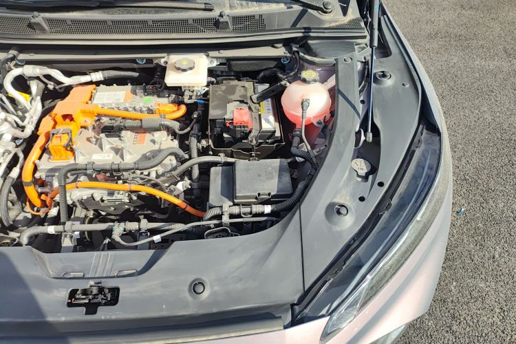 别克E4 2023款 智享版机舱底盘26