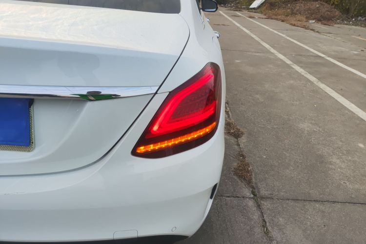 奔驰C级 2020款 改款 C 260 L 运动版车身外观9