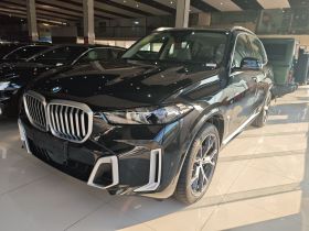 宝马X5 2025款 xDrive 30Li 尊享型M运动曜夜套装