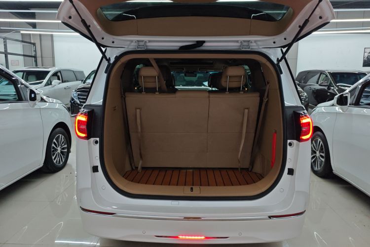 别克GL8 2020款 ES陆尊 653T 尊享型机舱底盘23