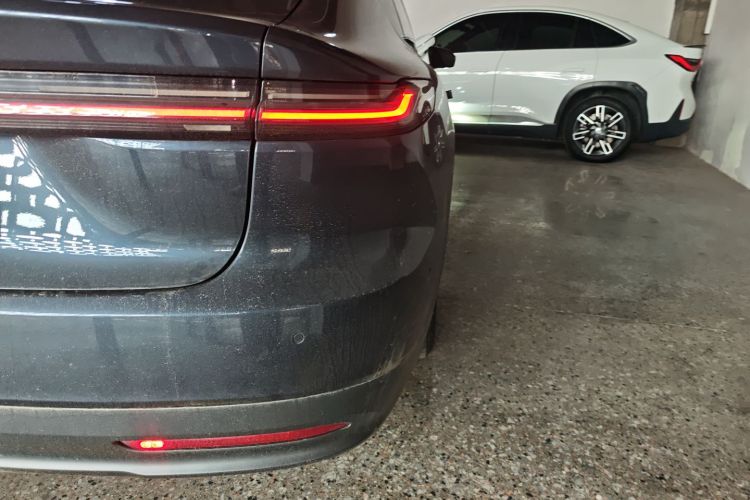 蔚来ET7 2022款 100kWh 首发版车身外观9