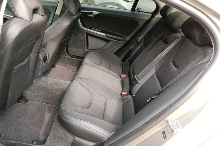 沃尔沃S60 2015款 S60L 2.0T 智行版中控内饰21