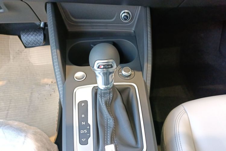 奥迪Q2L 2025款 35TFSI 时尚动感型中控内饰18