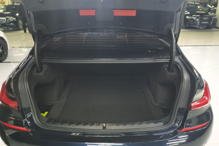 宝马3系 2021款 改款二 325i M运动曜夜套装机舱底盘23