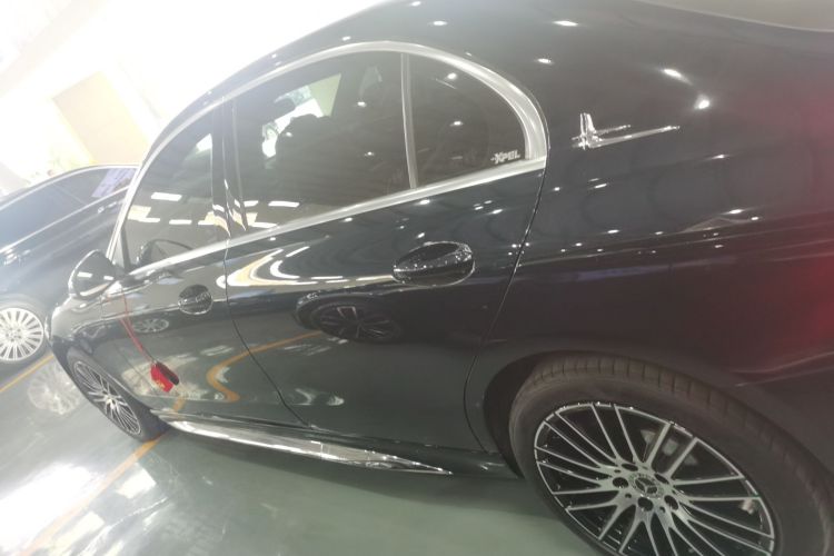 奔驰C级 2023款 改款二 C 260 L 运动版车身外观4