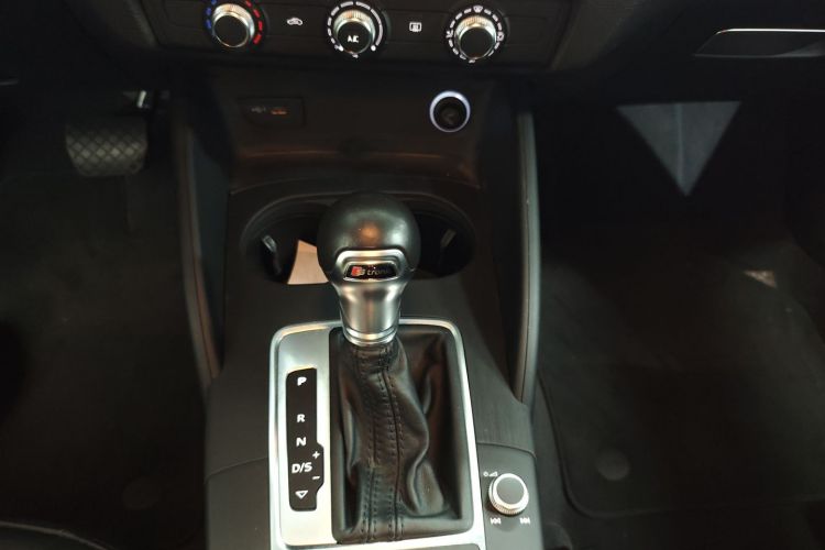 奥迪A3 2018款 30周年年型 Limousine 35 TFSI 时尚型中控内饰18