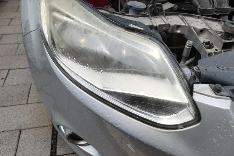 福特 福克斯 2012款 三厢 1.6L 自动风尚型车身外观6006