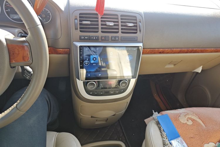 别克GL8 2006款 陆尊 3.0L CT 舒适版中控内饰16