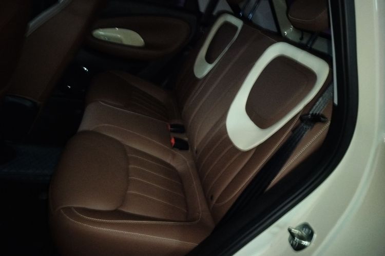 五菱汽车 五菱缤果 2023款 333km 灵犀互联+款中控内饰21