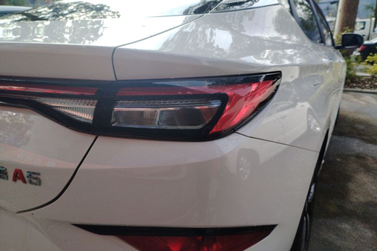 思皓A5 2022款 1.5T CVT青春版车身外观9