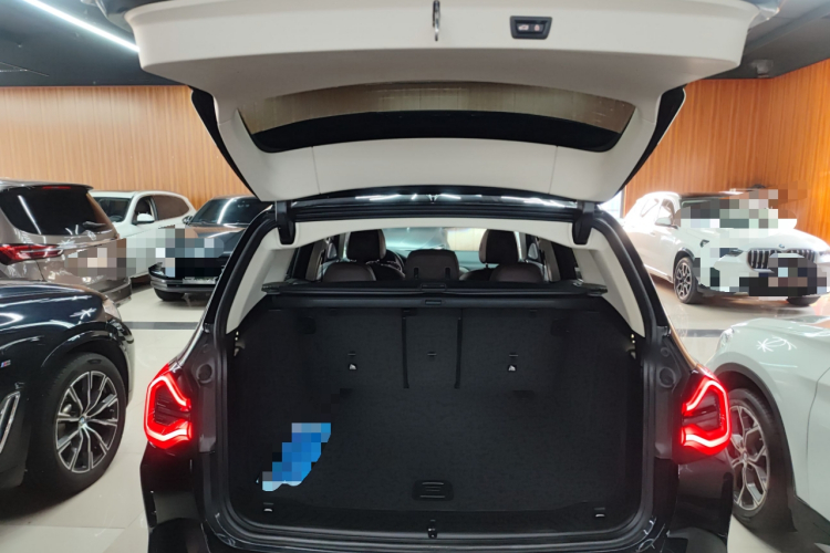 宝马X3 2022款 xDrive30i 领先型 M曜夜套装机舱底盘23