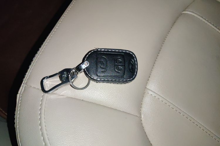 奇瑞 艾瑞泽7 2015款 1.6L 手动致享版中控内饰11