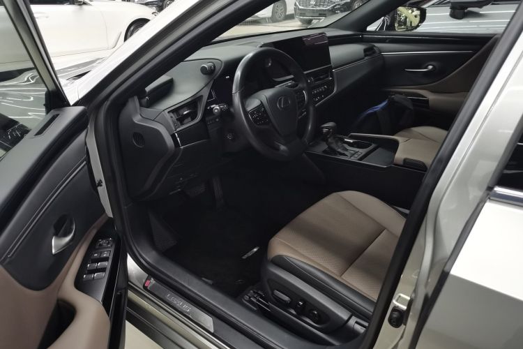 雷克萨斯ES 2023款 260 卓越版中控内饰20