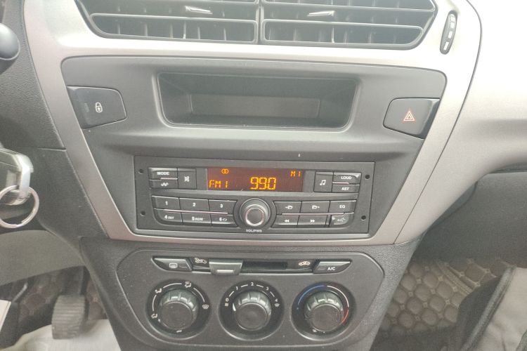 雪铁龙 爱丽舍 2015款 质尚版 1.6L 手动时尚型局部细节16