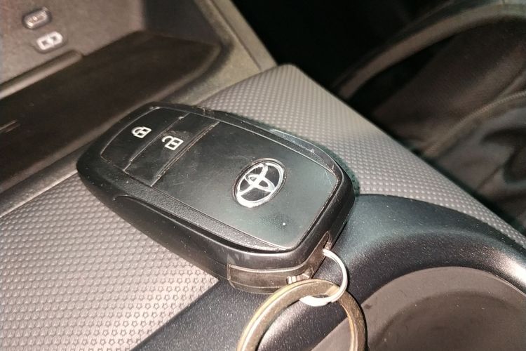 丰田bZ5 2025款 550 JOY中控内饰7001