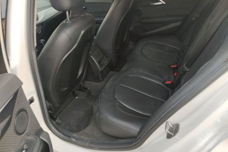 宝马1系 2018款 118i 时尚型中控内饰21