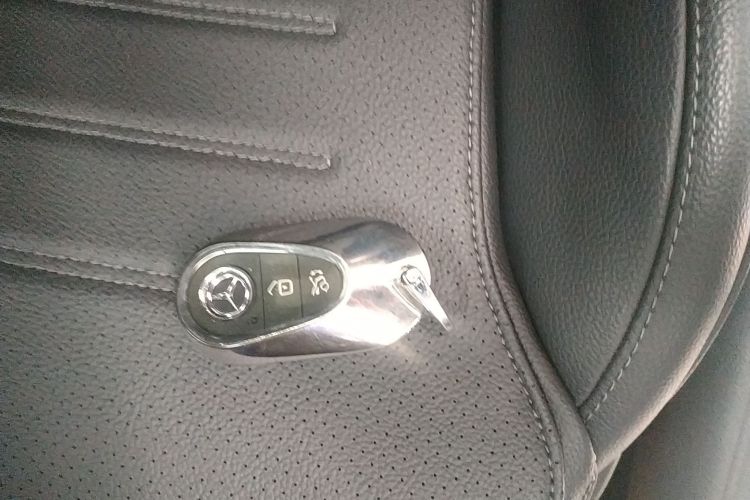 奔驰C级 2023款 C 260 L 运动版中控内饰7001