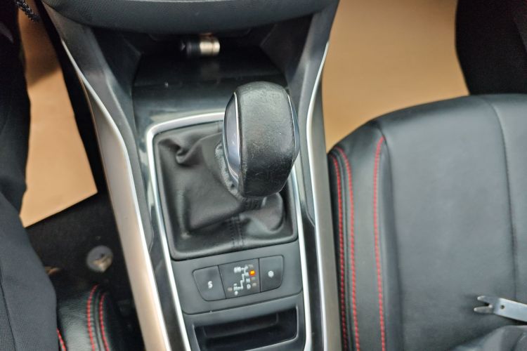 标致408 2014款 1.8L 自动豪华版中控内饰18