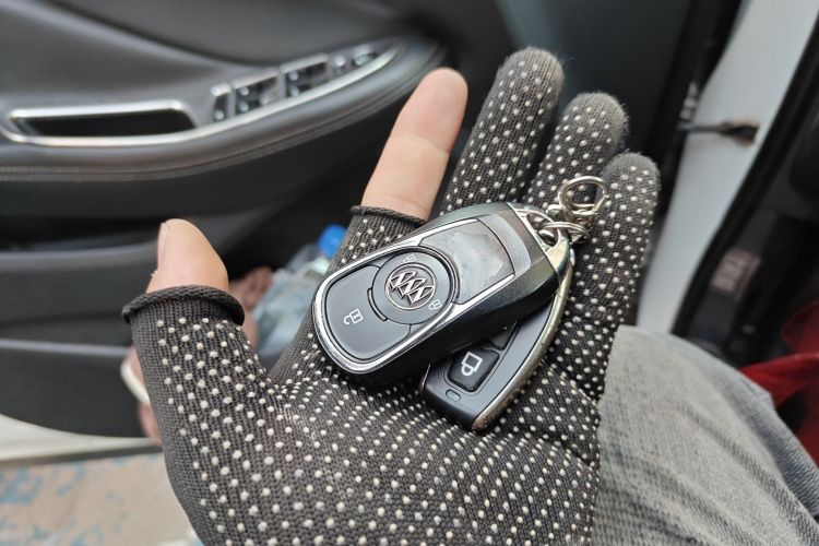 别克 昂科威 2016款 20T 两驱领先型中控内饰11