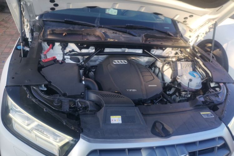 奥迪Q5L 2020款 改款 40 TFSI 荣享时尚型机舱底盘24