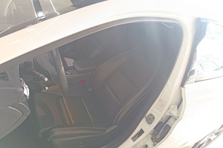 奔驰GLA 2018款 GLA 200 时尚型中控内饰19