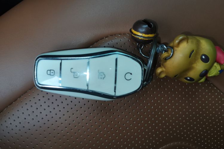 比亚迪 汉 2022款 DM-i 121KM 尊享型中控内饰7001