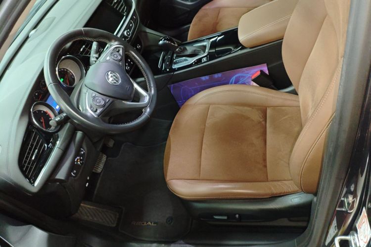 别克 君威 2019款 20T 精英型 国VI中控内饰19