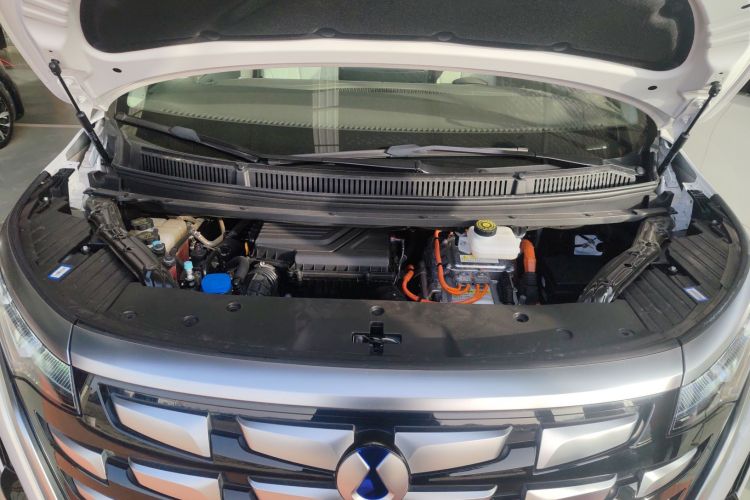 腾势D9 2022款 DM-i 1040 尊贵型机舱底盘24