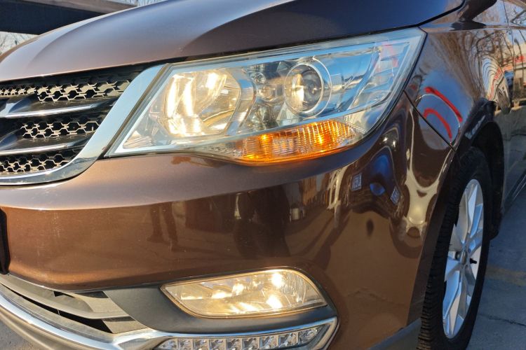 宝骏730 2016款 1.8L iAMT豪华型 7座局部细节36