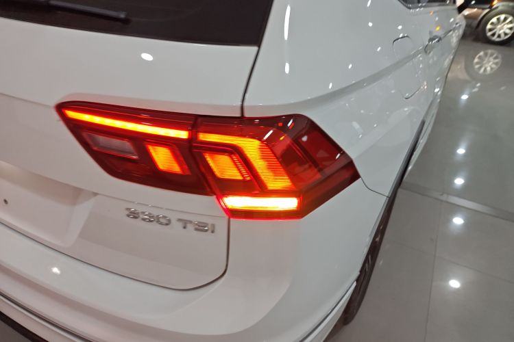 大众 途观L 2024款 出众款 330TSI 自动两驱R-Line龙耀版车身外观6006