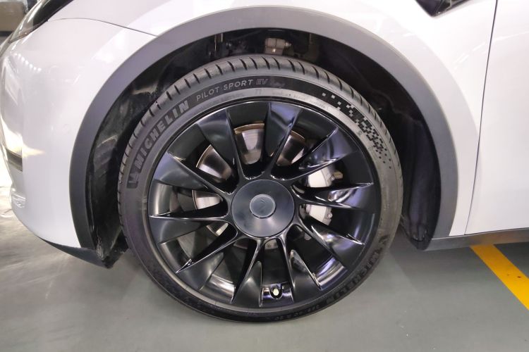 特斯拉 Model Y 2021款 长续航全轮驱动版车身外观6003