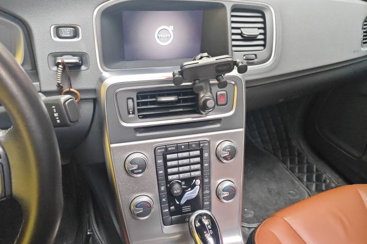 沃尔沃S60 2018款 S60L T3 智进进取版中控内饰16