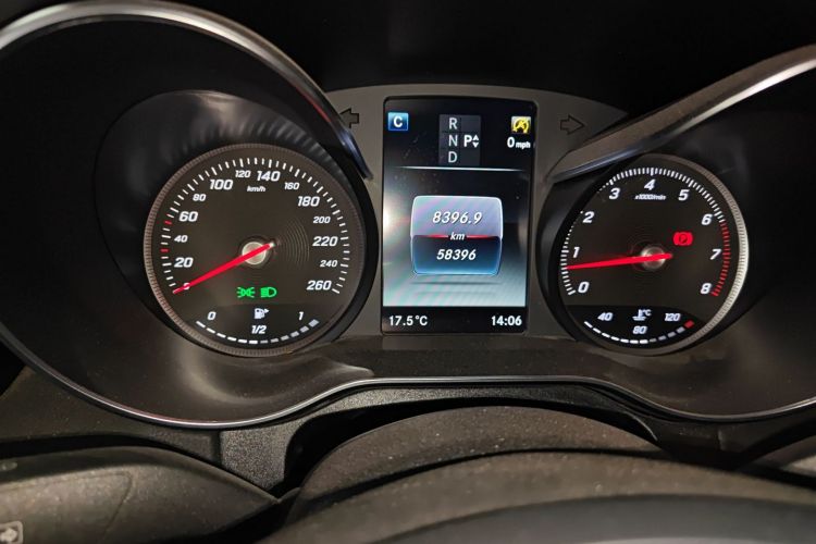 奔驰C级 2017款 改款 C 200 L 运动版中控内饰15