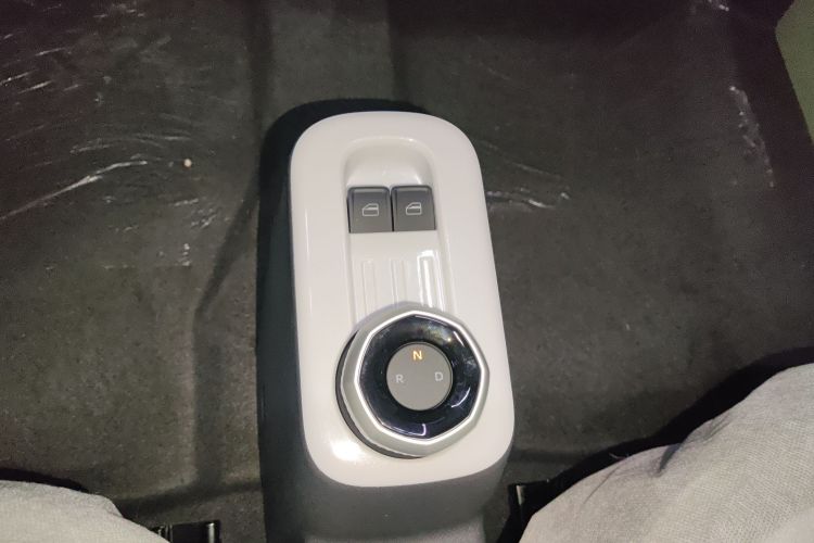 吉利银河 2025款 210km 熊猫骑士中控内饰18