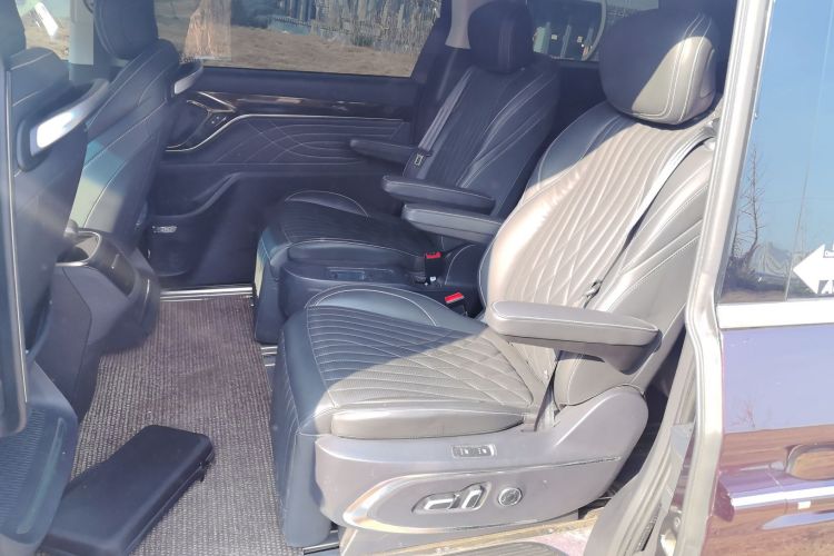 上汽大通MAXUS 大通G90 2022款 2.0T 星河七座版中控内饰21