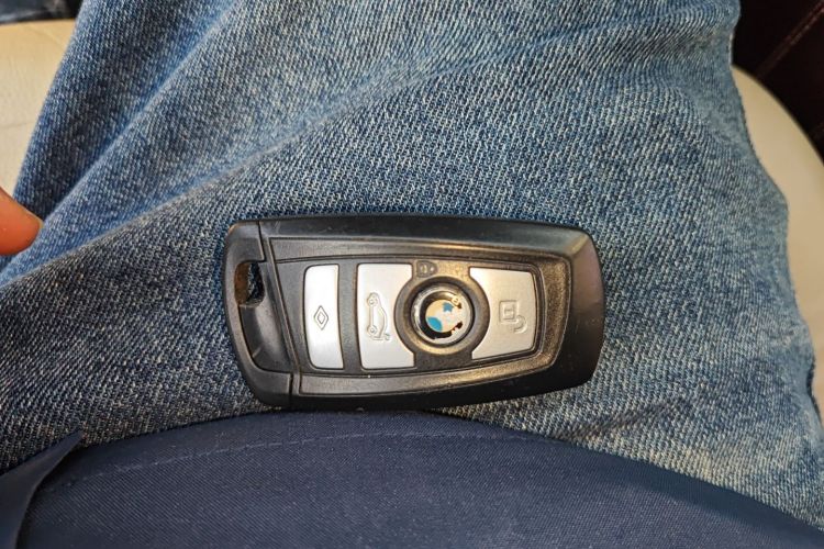 宝马5系 2013款 525Li 豪华型中控内饰11