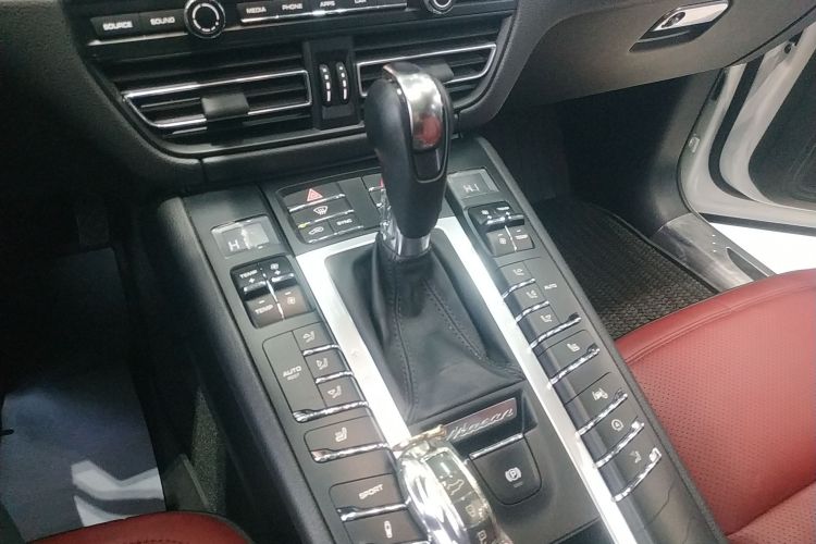 保时捷 2021款 Macan 2.0T中控内饰18