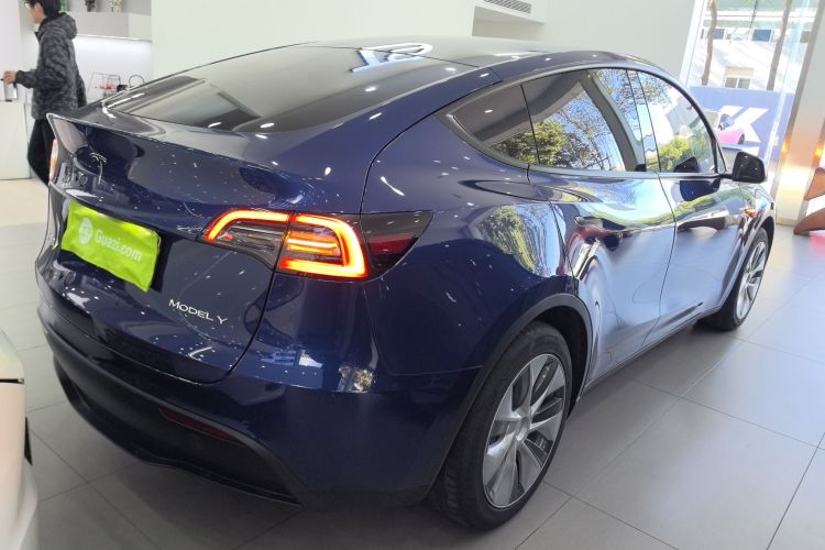 特斯拉 Model Y 2021款 标准续航后驱版车身外观7