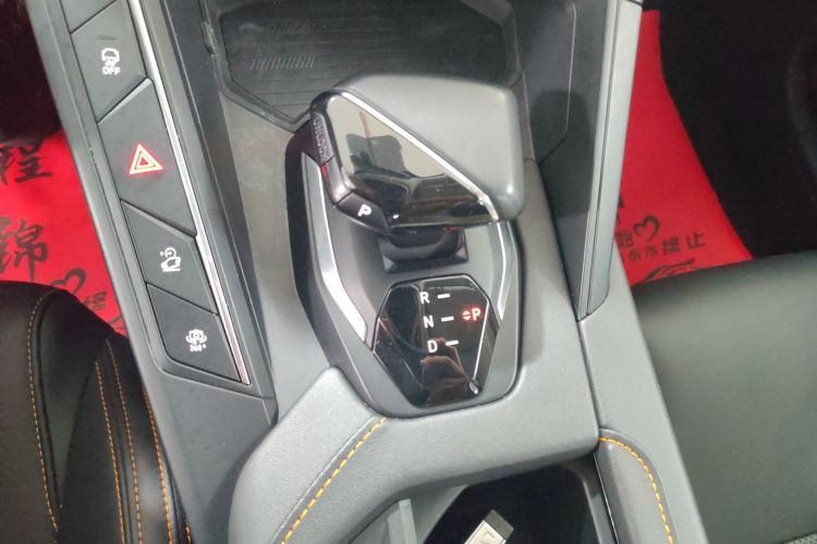 领克06 EM-P 2022款 PHEV 84KM续航版 Pro中控内饰18